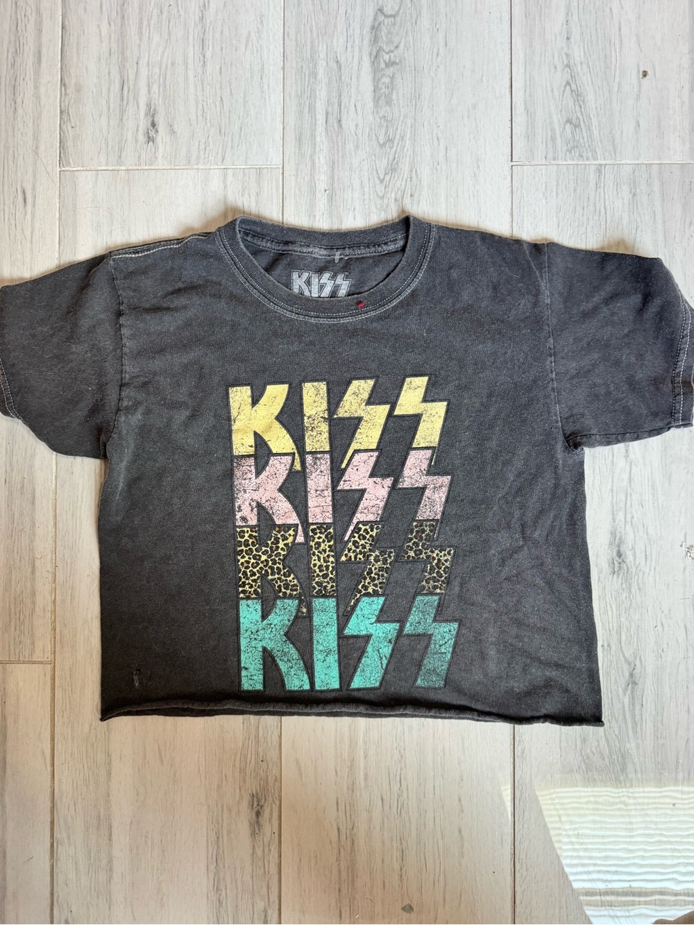 Tillys Kids KISS Cropped Tee. Size S.